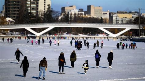 Rideau Canal Skateway opens for first time since 2022